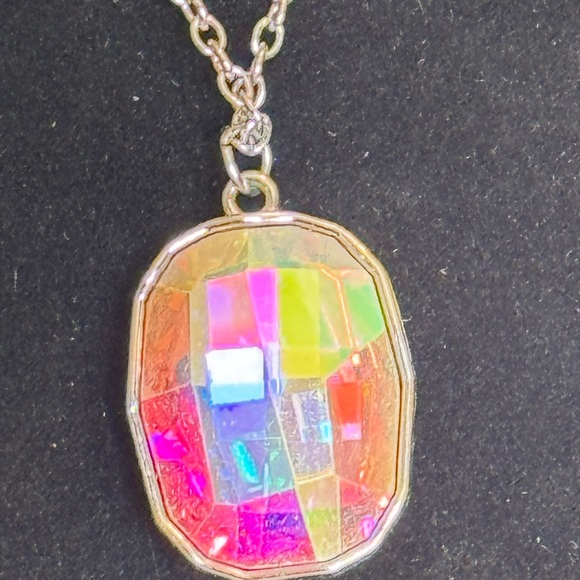 Oil spill Necklace - Picture 2 of 2